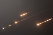 克拉玛依伊朗以导弹齐射回应以色列的大规模袭击